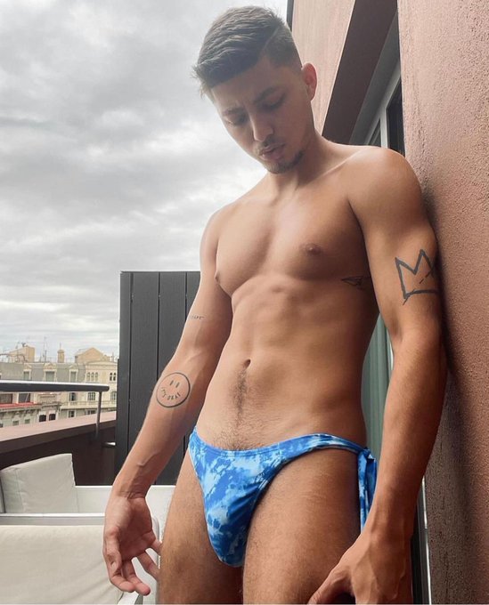 Shop now 💙💙 https://t.co/mYMC4MvUmg https://t.co/nz05zTzAtB