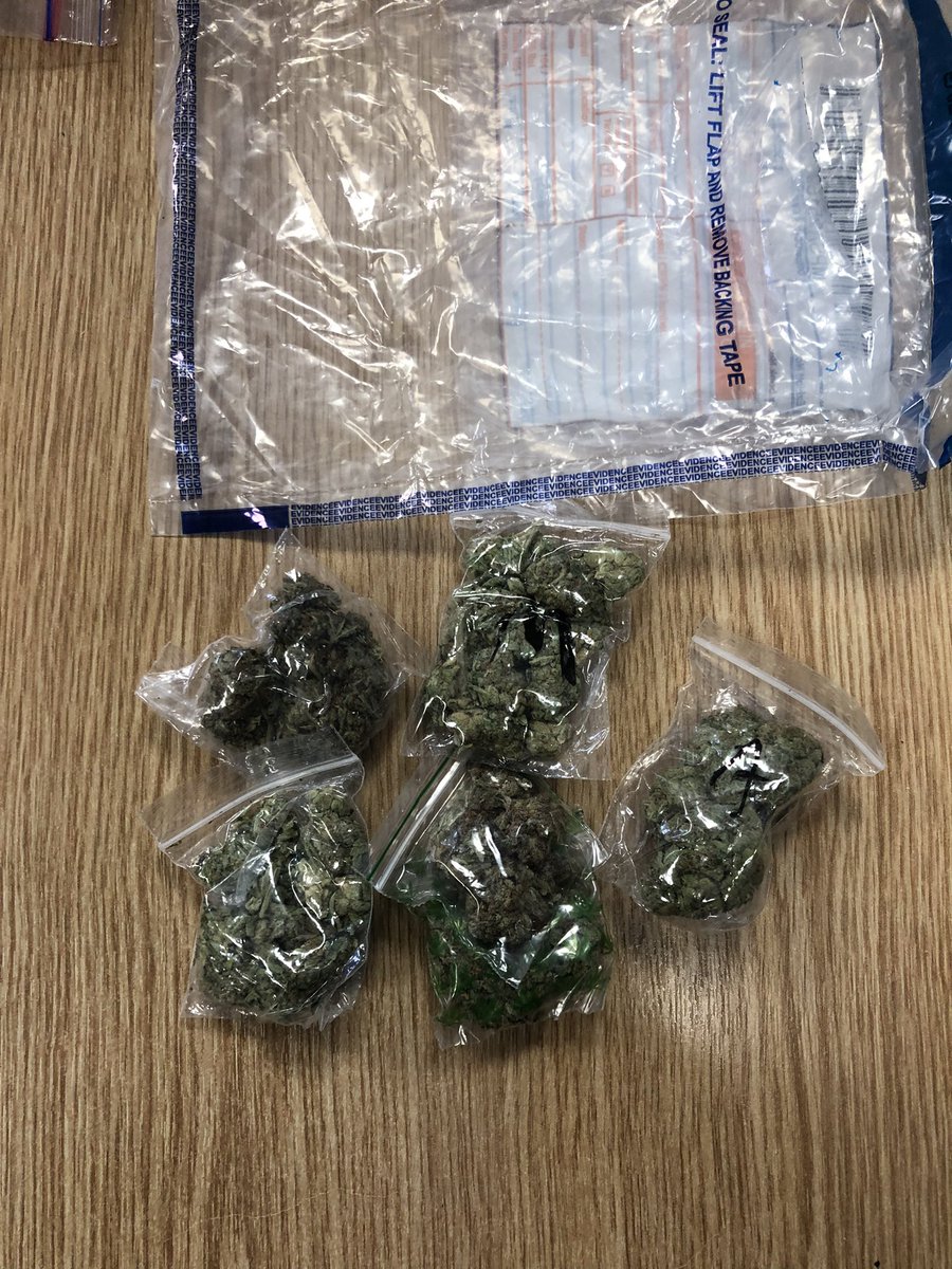 MPSStPanSomers's tweet photo. During routine sweeps in our ward โdrug hot spotsโ officers found herbal cannabis hidden in a discrete location.
#weaponsweeps https://t.co/LbEPqRM4ri
