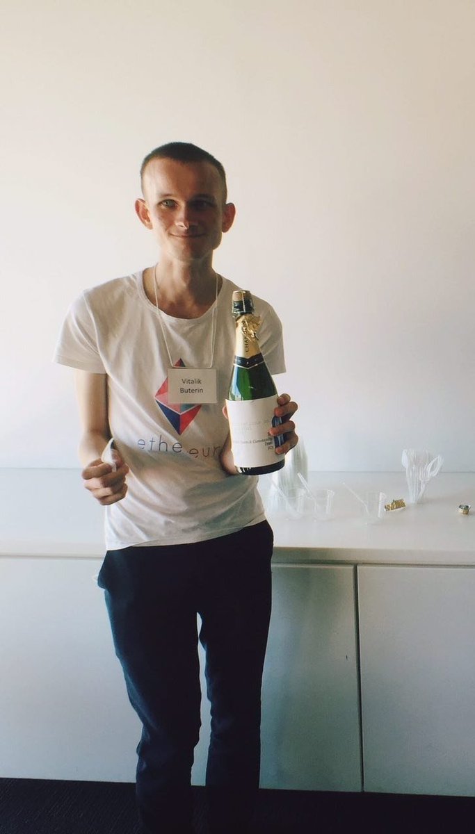 Виталик бутерин девушка. Виталик бутерин девушка. Виталик бутерин девушка. Виталик бутерин 2024. Виталик бутерин в шапке.