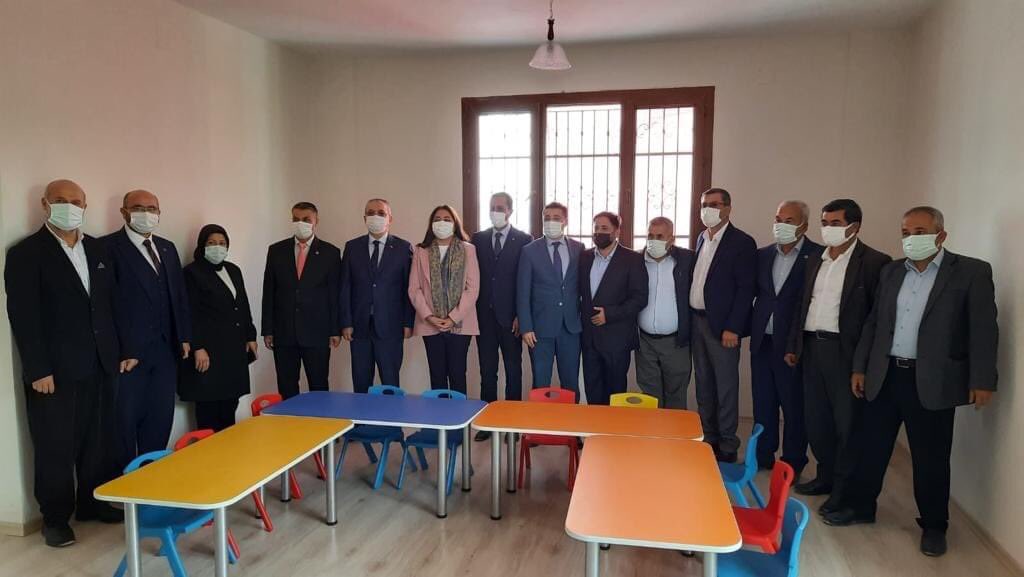 Sabahatozgursoy's tweet photo. 📍Yayladağı
#Bozlu Mahallemizde yapımı tamamlanan “Hacı Nurettin Bayraktar 4-6 Yaş Kur'an Kursumuzun” açılışını gerçekleştirdik.
Kursumuzun yapımında emeği geçenlere teşekkür ediyor, İlçemize hayırlı olmasını diliyorum. https://t.co/MFnwYiqANG