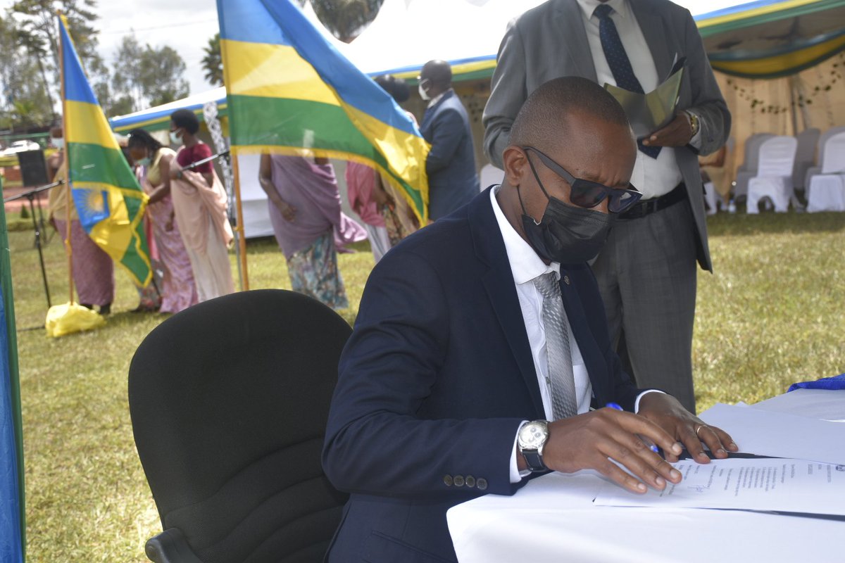 #Amatora2021: Bruno Rangira ni we watorewe kuyobora Akarere ka Kirehe mu matora ari kubera mu Karere <a href="/rangira/">Bruno Rangira</a> <a href="/RwandaLocalGov/">Ministry of Local Government | Rwanda</a> <a href="/RwandaEast/">𝐄𝐚𝐬𝐭𝐞𝐫𝐧 𝐏𝐫𝐨𝐯𝐢𝐧𝐜𝐞 | 𝐑𝐰𝐚𝐧𝐝𝐚</a>