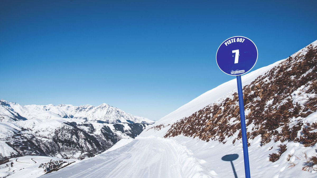 Top_Ski_News's tweet photo. Encore un peu de patience, c'est bientôt le retour du ski
En cette fin de semaine, je vous emmène sur la 007...
Découvrez où se trouve cette piste digne d'un des plus célèbres James Bond
📸Simon Foto #Tourisme #ski #007
➡️https://t.co/s9r6NFxptI https://t.co/bRFPjt5A3o