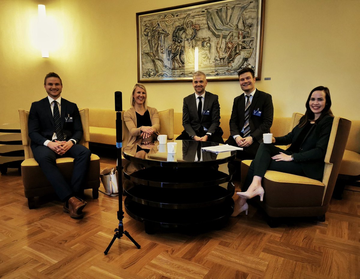 DIGIDEMOhanke's tweet image. Huikea DIGIDEMO-päivä eduskunnassa! Virtuaalinen eduskuntaepisodimme otti juuri ison askeleen eteenpäin 💪🏻 Jättisuuret kiitokset @HiluKemppi @SariMultala @joonaskontta @AriKoponenPS @Siirime @OttoSnellman @tttiia_a  #digidemo #demokratiakasvatus #eduskunta #eduskuntatiedotus