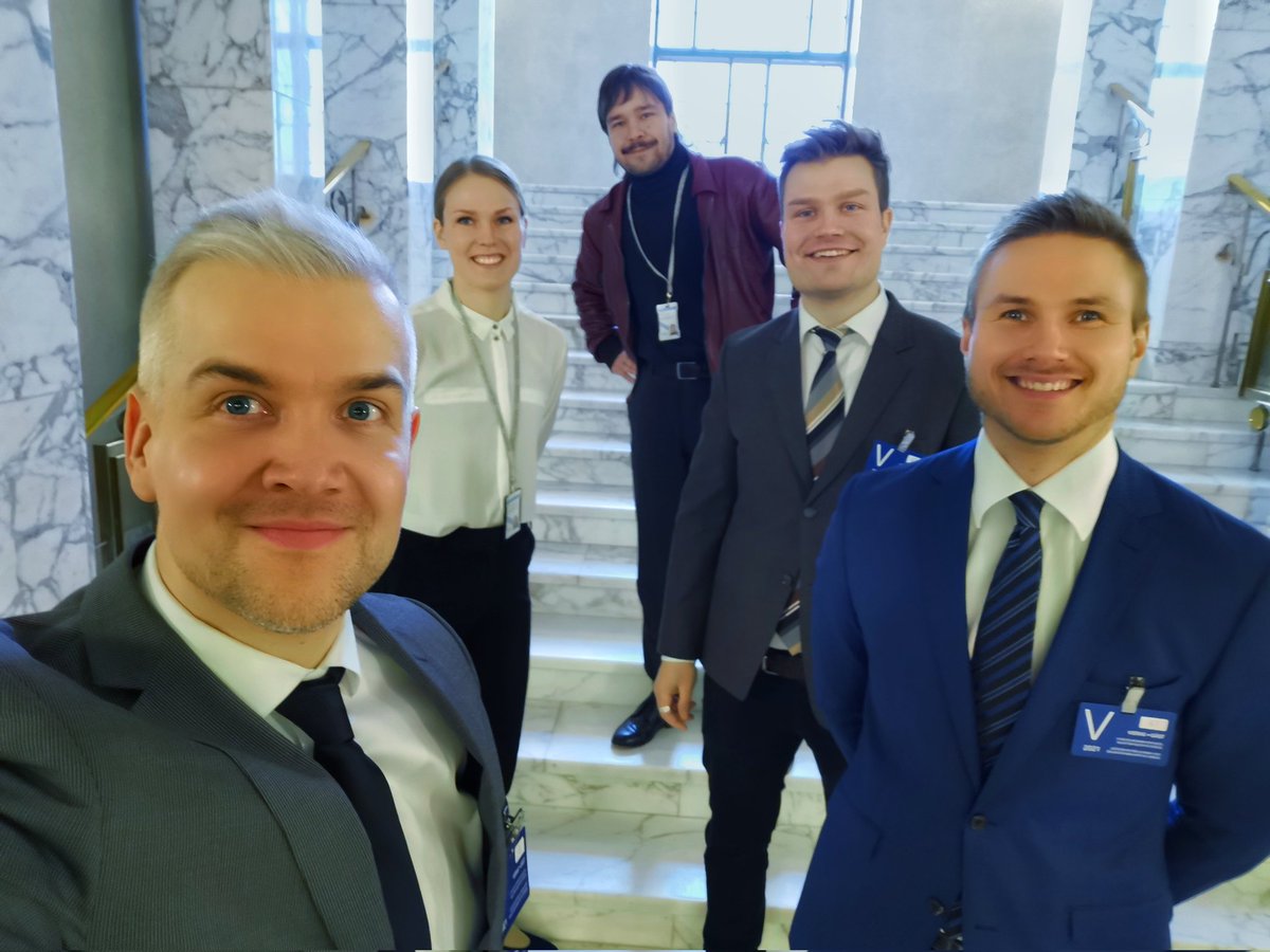DIGIDEMOhanke's tweet image. Huikea DIGIDEMO-päivä eduskunnassa! Virtuaalinen eduskuntaepisodimme otti juuri ison askeleen eteenpäin 💪🏻 Jättisuuret kiitokset @HiluKemppi @SariMultala @joonaskontta @AriKoponenPS @Siirime @OttoSnellman @tttiia_a  #digidemo #demokratiakasvatus #eduskunta #eduskuntatiedotus