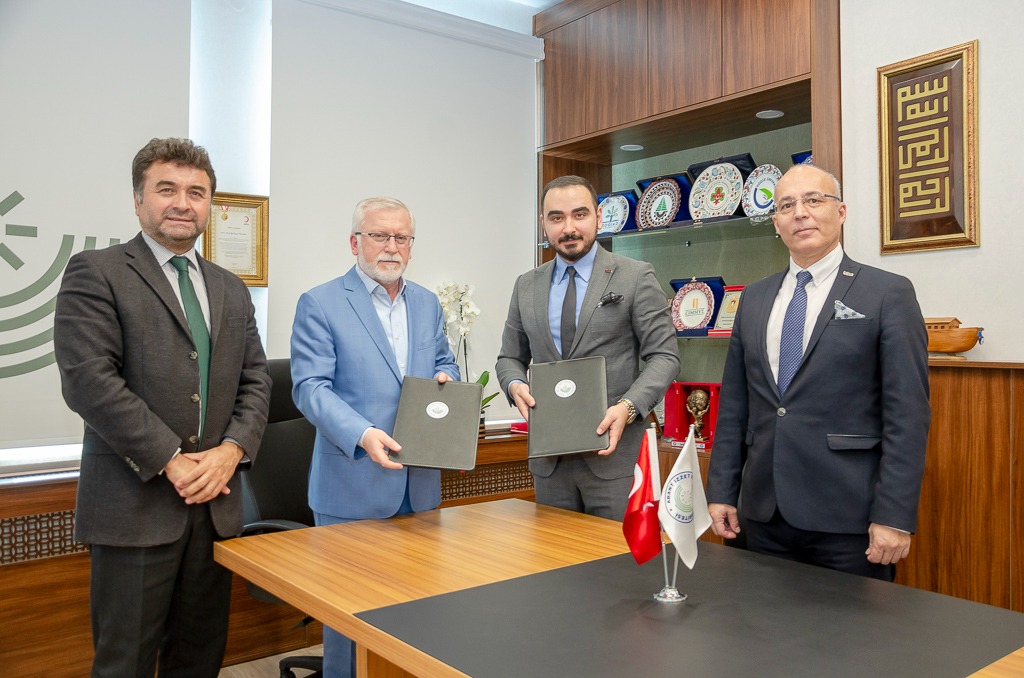 ustiskurumsal's tweet photo. USTİS, sektörün en önemli sorunlarından biri olan nitelikli işgücü konusunda somut adımlar atmaya başladı. USTİS bu amaçla Bolu Abant İzzet Baysal Üniversitesi ile de işbirliği protokolü imzaladı. #Ustis #UstisAkademi #BAİBÜ #BoluAbantİzzetBaysalÜniversitesi https://t.co/MqN2phKcMD