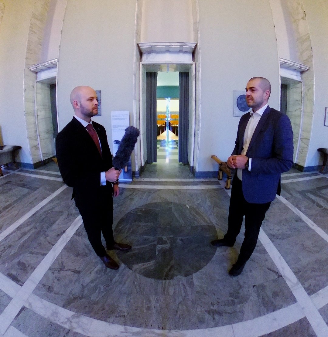 DIGIDEMOhanke's tweet image. Huikea DIGIDEMO-päivä eduskunnassa! Virtuaalinen eduskuntaepisodimme otti juuri ison askeleen eteenpäin 💪🏻 Jättisuuret kiitokset @HiluKemppi @SariMultala @joonaskontta @AriKoponenPS @Siirime @OttoSnellman @tttiia_a  #digidemo #demokratiakasvatus #eduskunta #eduskuntatiedotus