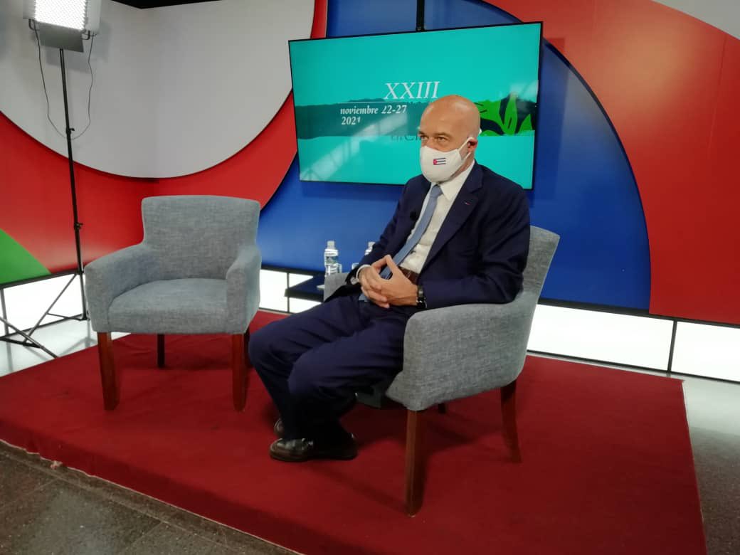 RVellano's tweet photo. Ieri giornata di presentazione della Settimana della cultura italiana a Cuba, che si svolgerà dal 22 al 27 novembre prossimi￼: conferenza stampa, intervista in TV, incontro in Residenza con tutti coloro che hanno collaborato con questa impresa.￼ https://t.co/ySb3Cutaw2