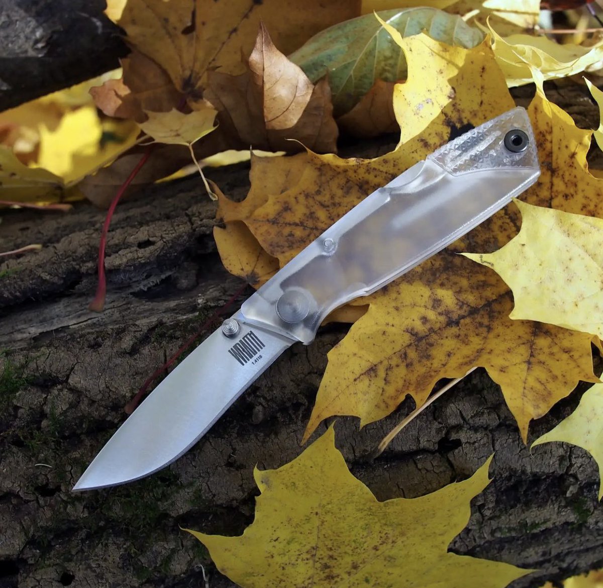 OntarioKnife's tweet photo. #FolderFriday featuring the #WraithIce with its #translucent handle that shows the strong mechanics of the #lockback system! You can get one now at https://t.co/2fOeH4kKf4 👌🏽🔪 🧊
#ontarioknifecompany #ontarioknife #ontarioknives #ontarioknifeco #OKC1889 #pocketknife #folder https://t.co/s0rUaAFrhl