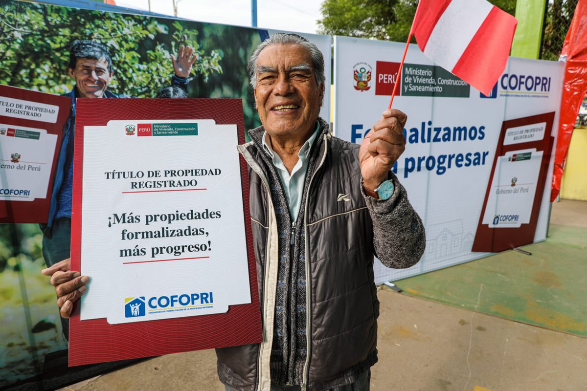 CofopriPeru's tweet photo. ↗️ #COFOPRIAvanza | ¡Así se vive la fiesta de la formalizacion en Cusco! COFOPRI junto a @viviendaperu entregarán más de 3000 títulos de propiedad a familias de toda la región cusqueña. https://t.co/0WwLAsU3af