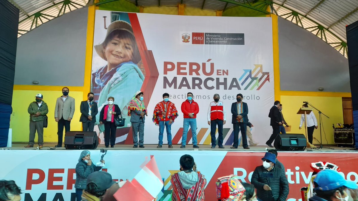 CofopriPeru's tweet photo. ↗️ #COFOPRIAvanza | ¡Así se vive la fiesta de la formalizacion en Cusco! COFOPRI junto a @viviendaperu entregarán más de 3000 títulos de propiedad a familias de toda la región cusqueña. https://t.co/0WwLAsU3af