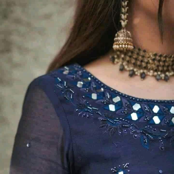 WrangaD's tweet photo. "نه پوهېږم،
چې څومره جامې په المارۍ کې 
ځوړند دي، 
ستا جلاوالي زما د ځوانۍ شوق خوړلی دی!"

#ژباړه_مهر_تاج https://t.co/2NEf5Iwd1W