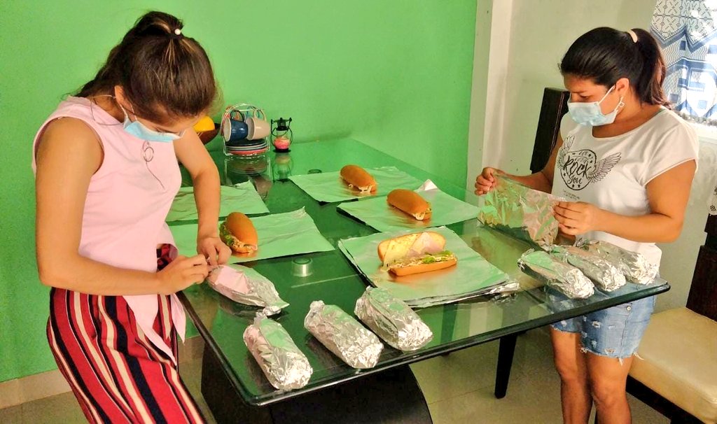 PoliciaVaupes's tweet photo. Se realizó actividad de emprendimiento hecho por Mituseños, con el apoyo de la referente de infancia y Adolescencia de @gobernavaupes, dónde se les dió a los adolescentes la oportunidad de conocer y aprender sobre la preparación de comidas rápidas. https://t.co/F7TBypojzW