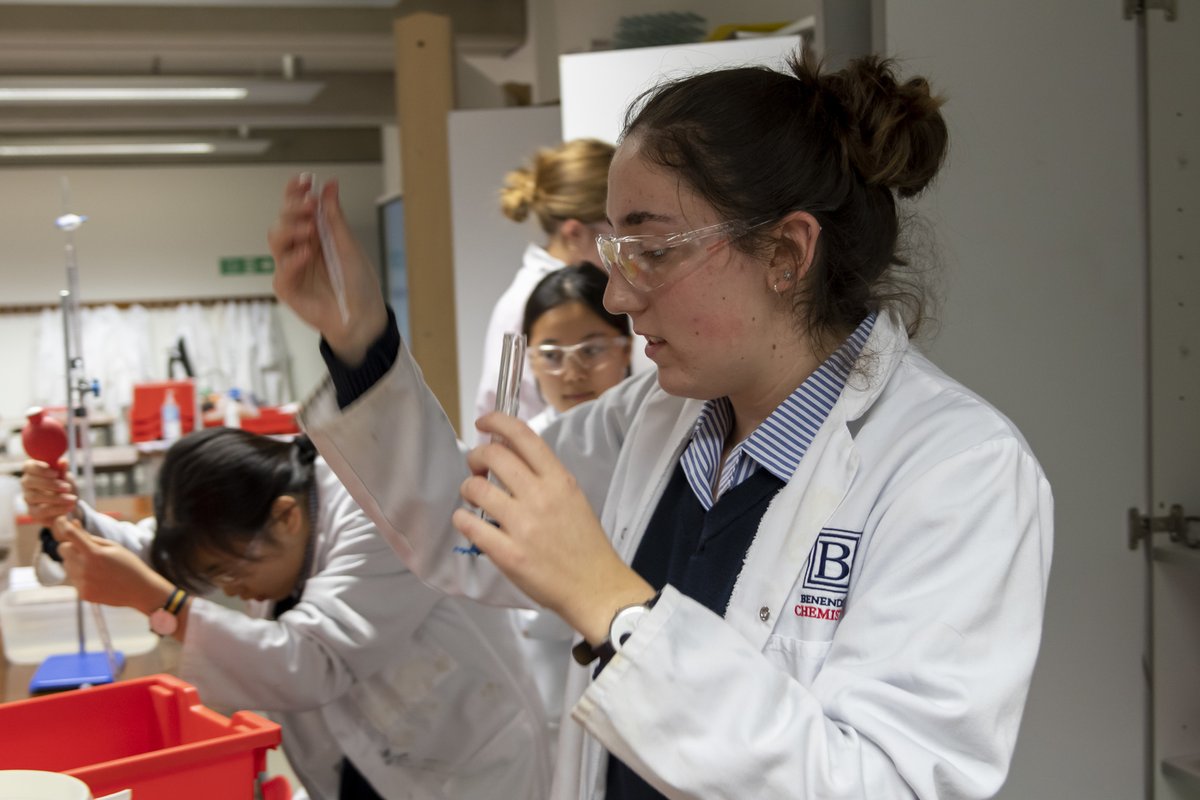 benendenschool's tweet photo. Catalyst Investigation in Chemistry

This week Six One students conducted an experiment to investigate the rate at which hydrogen peroxide decomposes in the presence of a transition metal catalyst. More info here: https://t.co/sGvIw876M4 https://t.co/CDG7T0ZghC