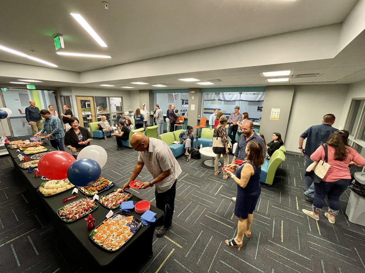 MillerpPaul's tweet photo. Fine Arts Boosters served up heaps of hospitality last night at Salute to America and this morning to incoming students! @NBFineArts @NBPSEagles @NBPrepFAB https://t.co/U72MQe6128