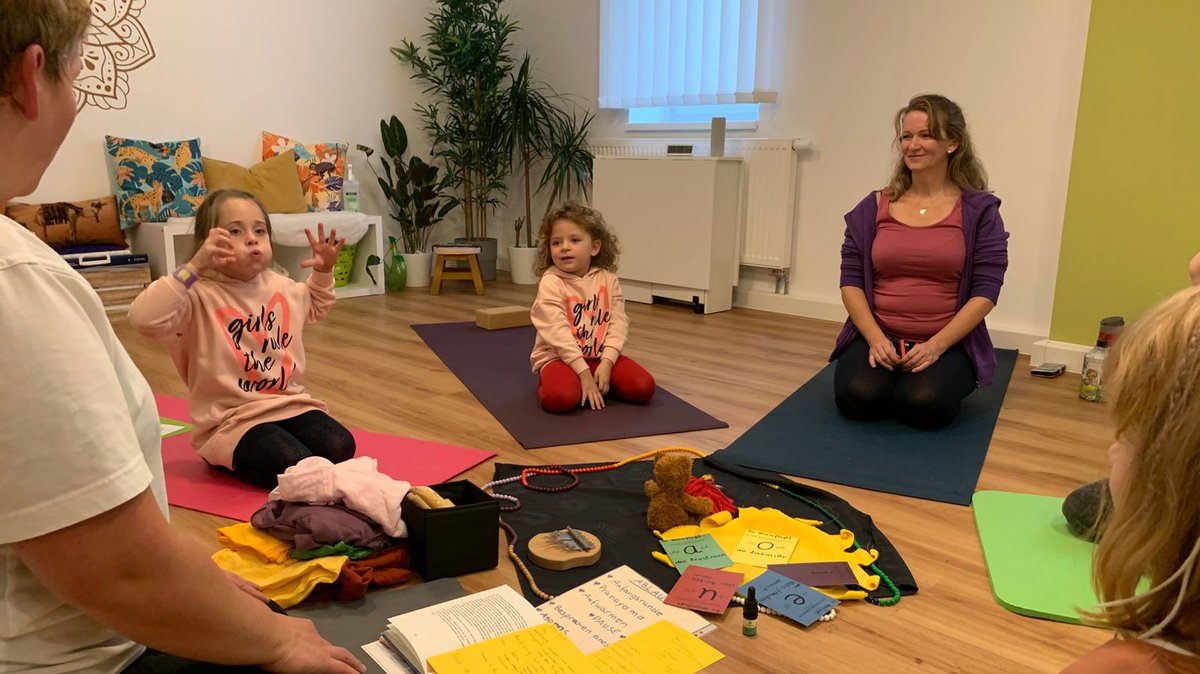 Presse:  Ohne Einstiegsalter – Yoga für Kinder | BR24 - BR24 dlvr.it/SCpm31