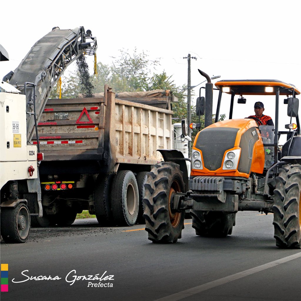 PrefGuayas's tweet photo. y velando por el correcto cumplimiento de contratos, impulsa la mejora del estado de las vías concesionadas para garantizar una óptima transportación de los ciudadanos y sus productos que comercializan en las ciudades.

#GuayasRenaceConObras https://t.co/Zh3IcYPXjD