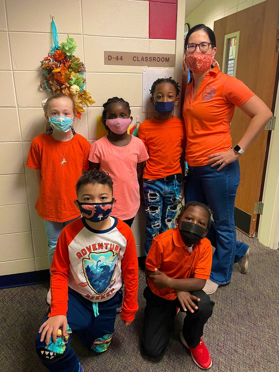 kdurrence_tce's tweet photo. TCE is wearing ALL the orange today!  #UniteAgainstBullying #unityday #wearorange @LibertyCoSchool @Tigers_TCE @GilmoreKenyatta @kellyedgington5 @coach_polk https://t.co/rzPi5swMb6