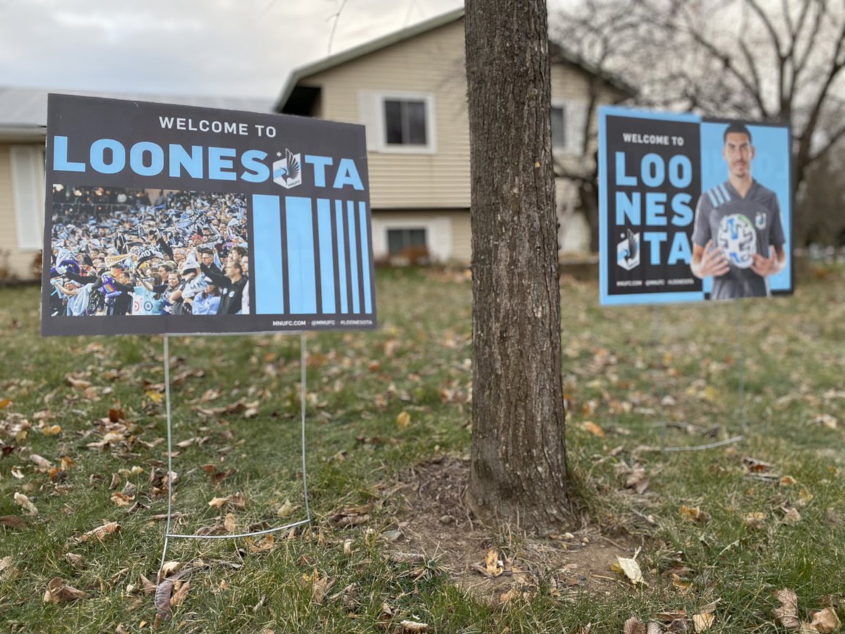 speedbear35's tweet photo. @MNUFC Got My Playoff Signs Up!!! #ScarvesUp #Loonesota #GoLoons https://t.co/MpOOaKfNFn