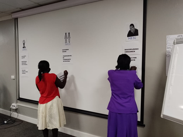 CAREZimbabwe's tweet photo. Educating young girls and their parents on the value of education helps reduce early #childmarriages. #CAREZimbabwe Social Analysis and Action (SAA) dialogues in rural communities are triggering conversations on ending child marriages.
Lets talk about it‼️
#START4GIRLS https://t.co/FVqubyD0sG