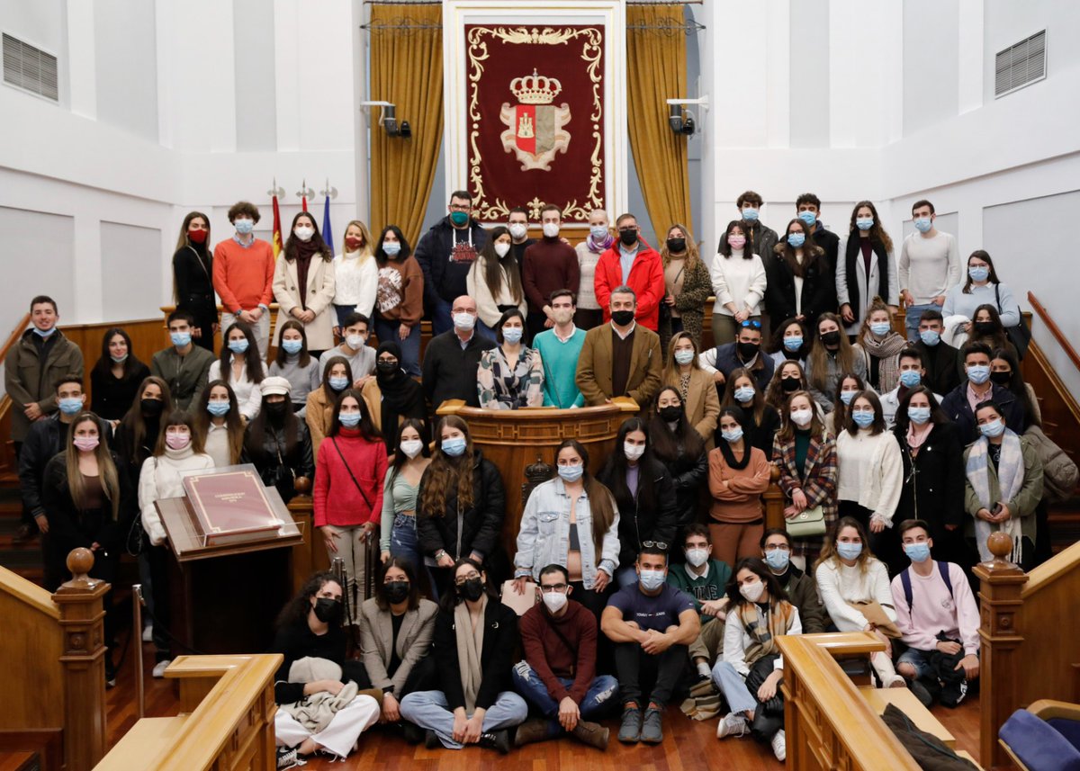 DelDerechoCCSS's tweet photo. Hoy, alumnos de #Derecho, #DADE y #MUAB de @Derecho_CR_UCLM visitan #Toledo, @cortesclm, @FCJSToledo_ALU y #PalacioFuensalida.
Actividad organizada por @DelDerechoCCSS con el apoyo de @Derecho_CR_UCLM👏🎓 https://t.co/NnZggKRxOy