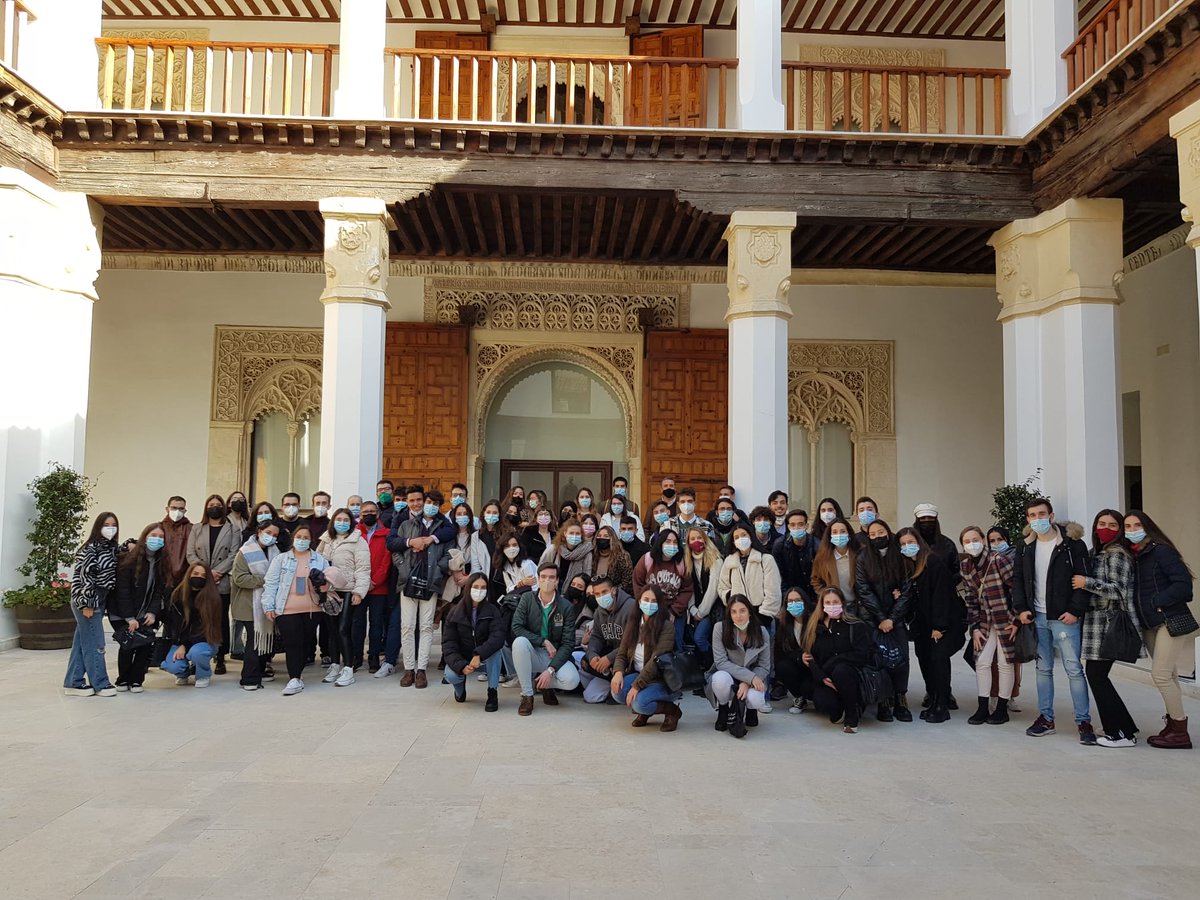 DelDerechoCCSS's tweet photo. Hoy, alumnos de #Derecho, #DADE y #MUAB de @Derecho_CR_UCLM visitan #Toledo, @cortesclm, @FCJSToledo_ALU y #PalacioFuensalida.
Actividad organizada por @DelDerechoCCSS con el apoyo de @Derecho_CR_UCLM👏🎓 https://t.co/NnZggKRxOy