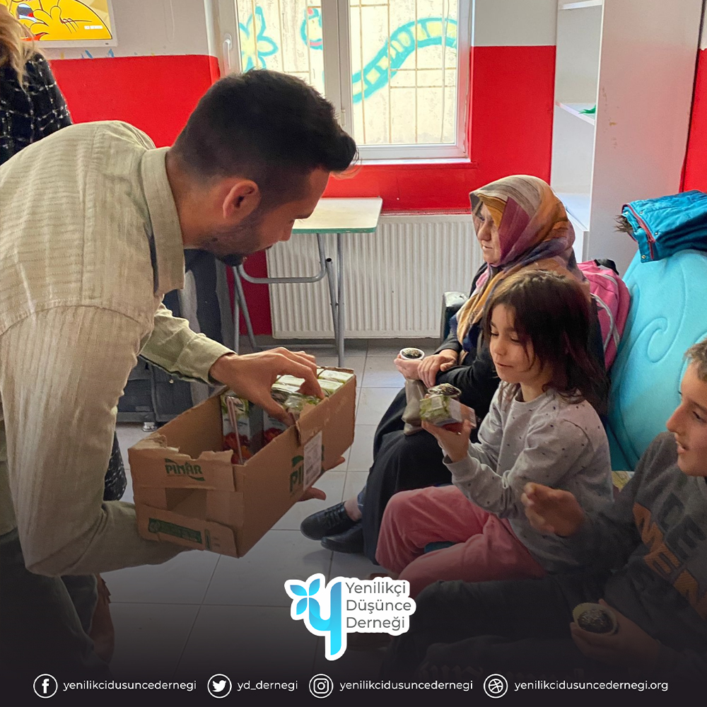yd_dernegi's tweet photo. #YenilikçiDüşünceDerneği olarak Özel Gelişim Rehabilitasyon merkezindeki çocuklarımızla bir araya gelerek hem Cup Cakelerimizi yedik hemde hoş zaman geçirdik. Kurum Müdürümüz Elif Sünbül ve Personellerine misafirperverlikleri için teşekkür ederiz. 
#Kahramanmaraş https://t.co/EppREIWRTE
