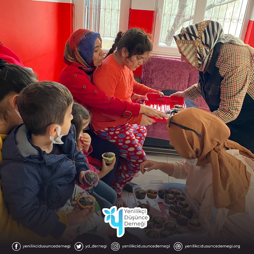 yd_dernegi's tweet photo. #YenilikçiDüşünceDerneği olarak Özel Gelişim Rehabilitasyon merkezindeki çocuklarımızla bir araya gelerek hem Cup Cakelerimizi yedik hemde hoş zaman geçirdik. Kurum Müdürümüz Elif Sünbül ve Personellerine misafirperverlikleri için teşekkür ederiz. 
#Kahramanmaraş https://t.co/EppREIWRTE