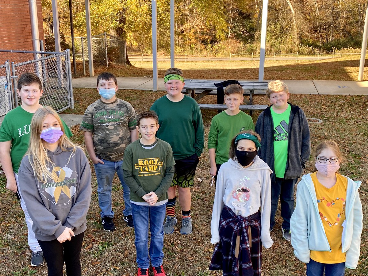 HF 6th graders wearing their Green/Gold today! Go Mustangs!!!! <a href="/NMooreFootball/">North Moore Mustangs Football</a> <a href="/NorthMooreHigh/">North Moore High</a>
