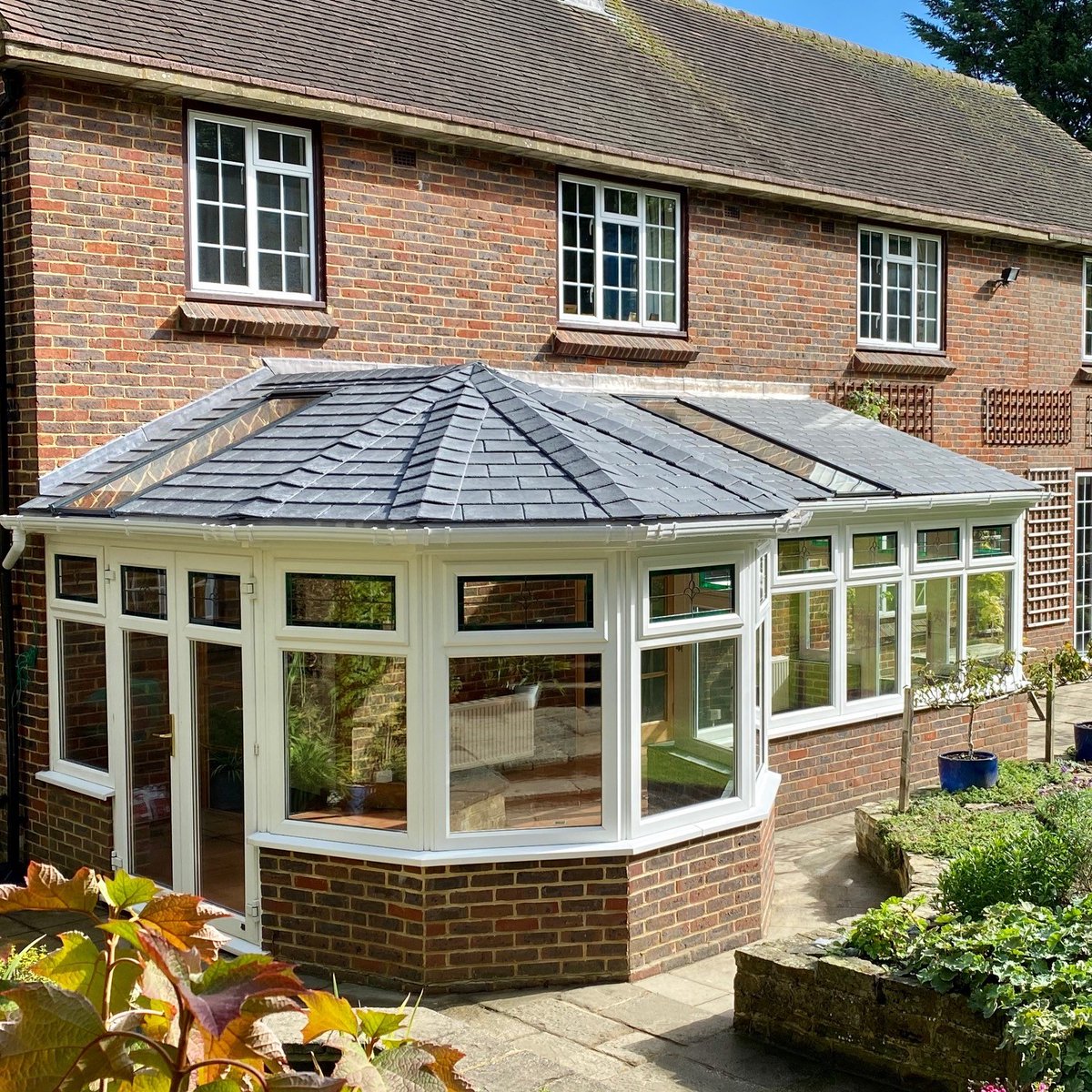 SupaLiteRoofs's tweet photo. A stunning #SkyVista on this property 🏠
This customer now has a living space their family can enjoy!🧡
In addition to the beautiful SkyVista...
This roof was finished with #TapcoTiles for additional splendour. 😍 https://t.co/esgO2Ysouf