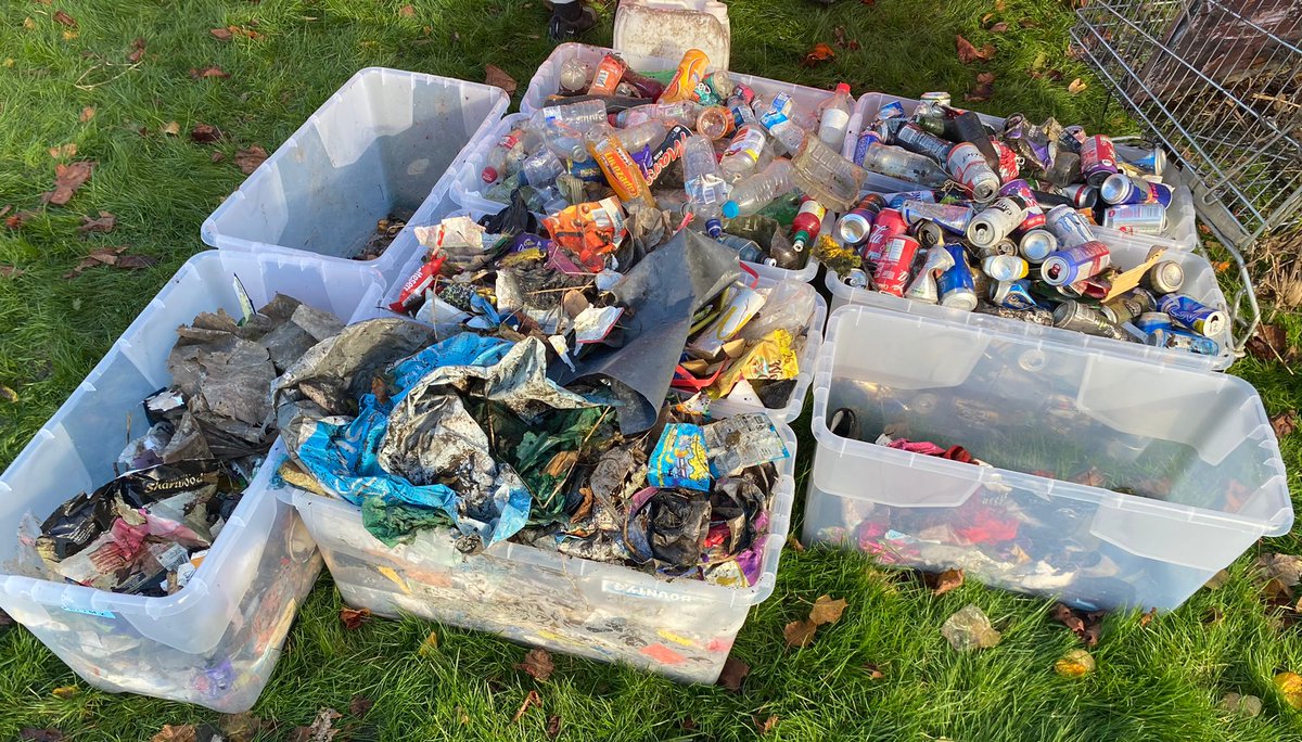 Thames21's tweet photo. We are so excited that @MetroMayorSteve endorsed our #PlasticFreeMersey project this afternoon. Thanks to Steve, our volunteers and project partners that helped with our litter pick. 

#environment #litter #riveralt #rivermersey #liverpool https://t.co/ffUIbmd6GN