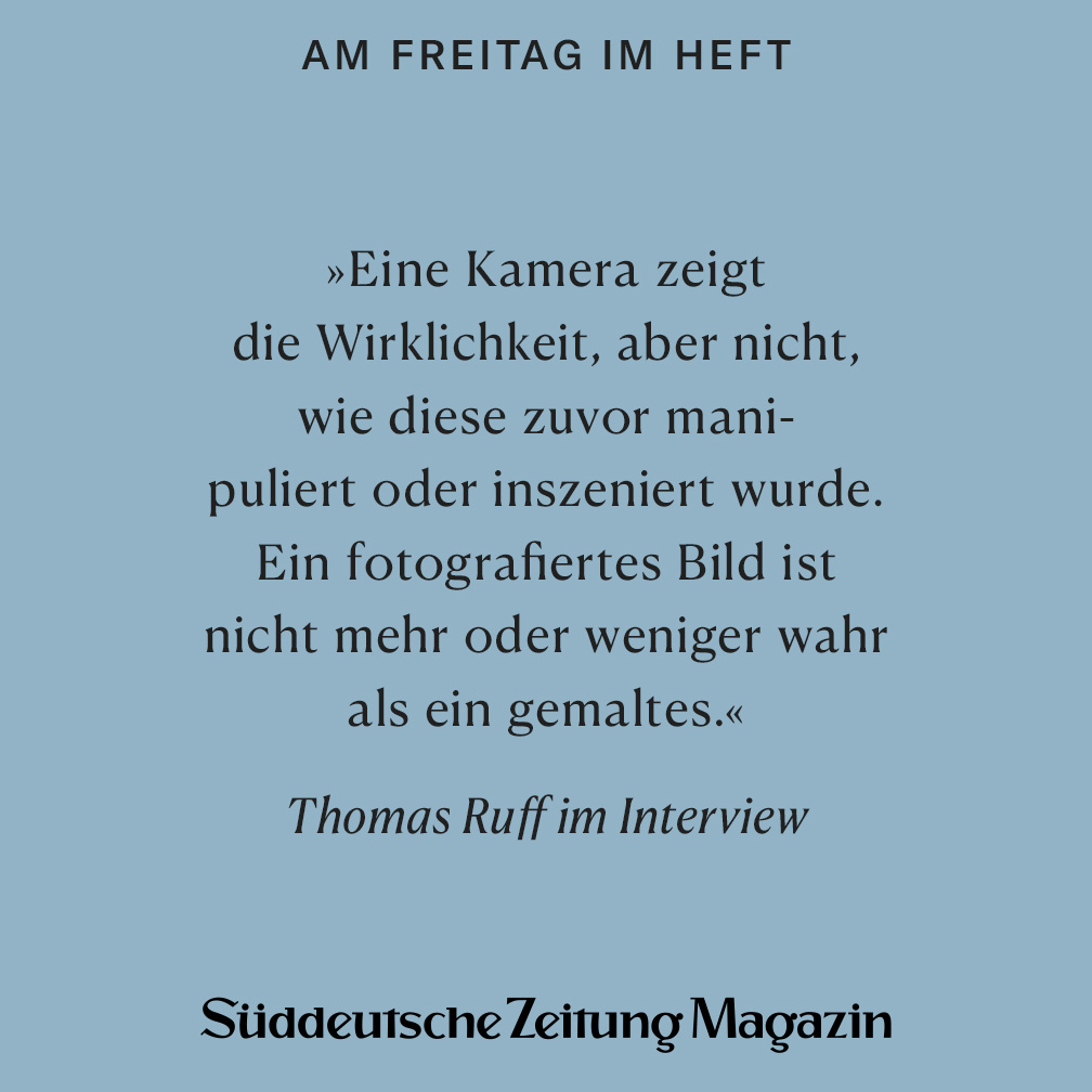szmagazin's tweet photo. Der Fotograf Thomas Ruff hat unsere diesjährige Kunstausgabe #Edition46 gestaltet. @DEntzauberung hat mit ihm über Propaganda und ­Manipulation gesprochen. Das Interview finden Sie am heutigen Freitag im neuen Heft oder mit @SZ Plus unter https://t.co/wUNfUVaBYM https://t.co/y2oyCndvTu