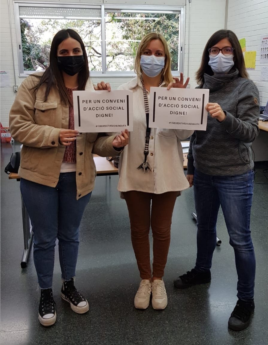 PLluita's tweet photo. Que tota la indignació es transformi en acció aquest dissabte! 

Continuem rebent moltes queixes de treballadors/es del Tercer Sector afectades pel Conveni d'Acció Social ⬇️
Fins que la patronal no millori les nostres condicions laborals NO ENS ATURAREM ✊
#tercersectorenlluita https://t.co/Vq0BFDL7qv