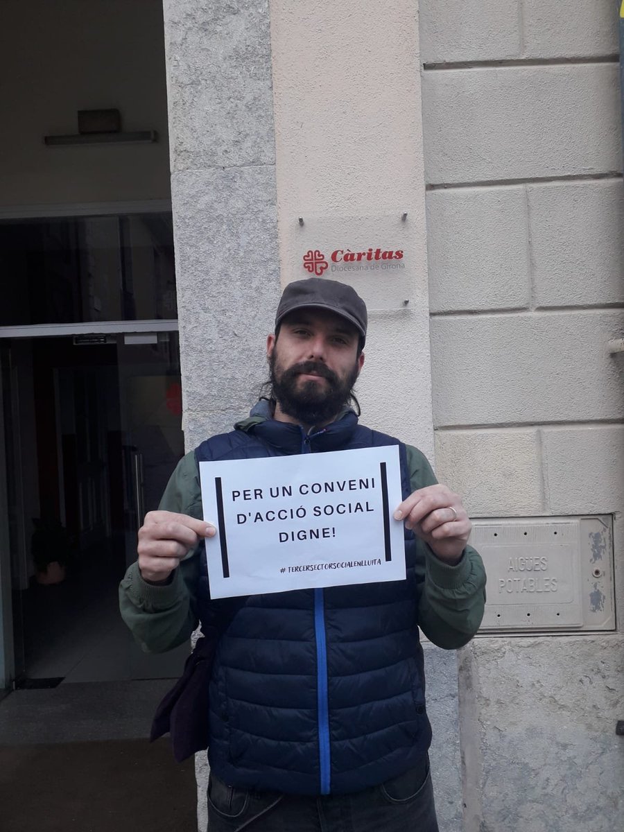PLluita's tweet photo. Que tota la indignació es transformi en acció aquest dissabte! 

Continuem rebent moltes queixes de treballadors/es del Tercer Sector afectades pel Conveni d'Acció Social ⬇️
Fins que la patronal no millori les nostres condicions laborals NO ENS ATURAREM ✊
#tercersectorenlluita https://t.co/Vq0BFDL7qv