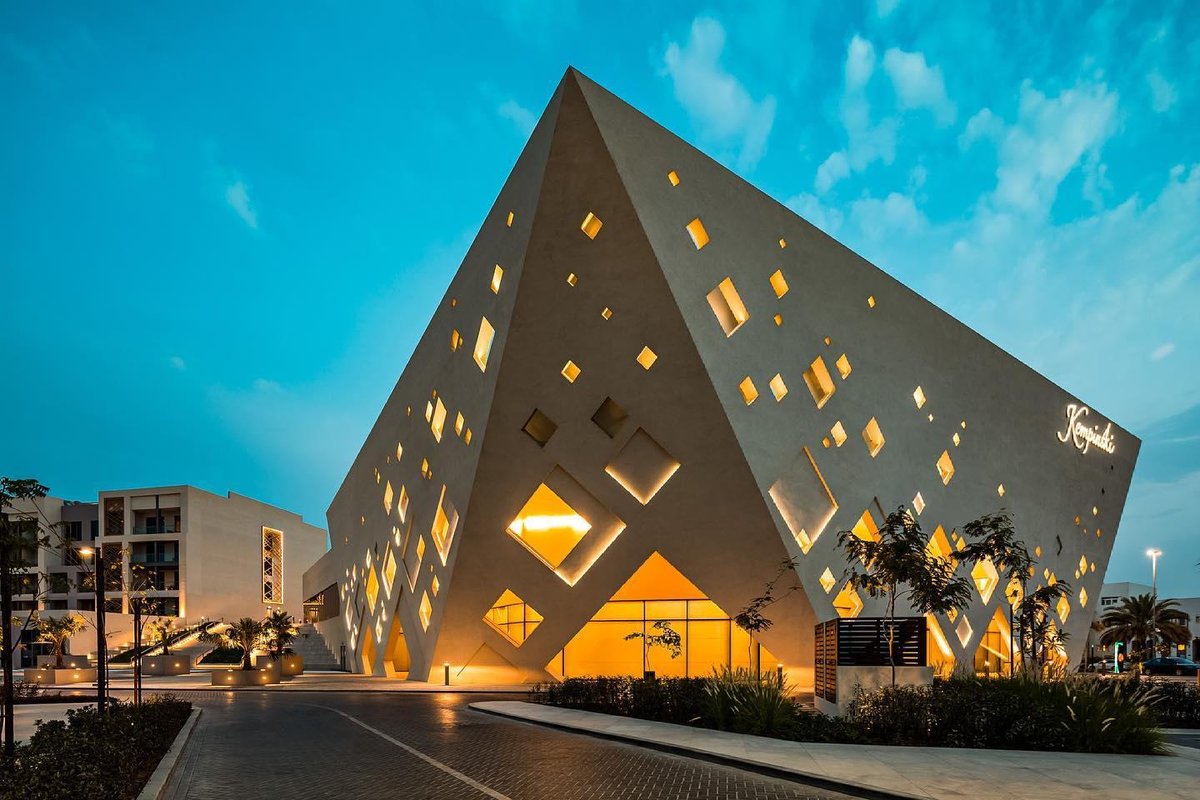 Kempinski's tweet photo. The striking diamond-shaped ballroom at @KempinskiMuscat is inspired by traditional lanterns, casting glowing patterns of light.

#Kempinski #KEMPINSKIDISCOVERY #DiscoveryLoyalty https://t.co/bDxVIP3g5N
