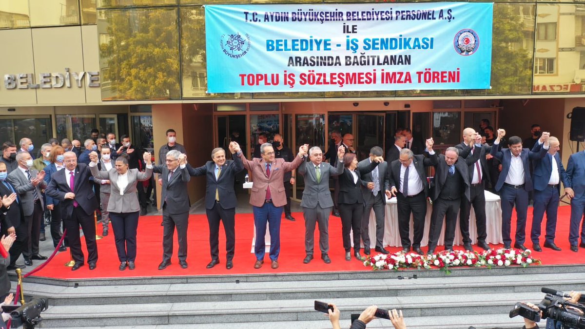 OZLEM_CERCIOGLU's tweet photo. CHP Genel Başkan Yardımcımız Sn. @Seyit_TORUN'un katılımıyla, Belediye-İş Sendikas�� Genel Başkanı Sn. Nihat Yurdakul ile toplu iş sözleşmesi imza törenimizi gerçekleştirdik.

Daima emeğin ve emekçinin yanında olacağız. Yeni sözleşmemizin hayırlı olmasını diliyorum. https://t.co/inmpYVN3gR