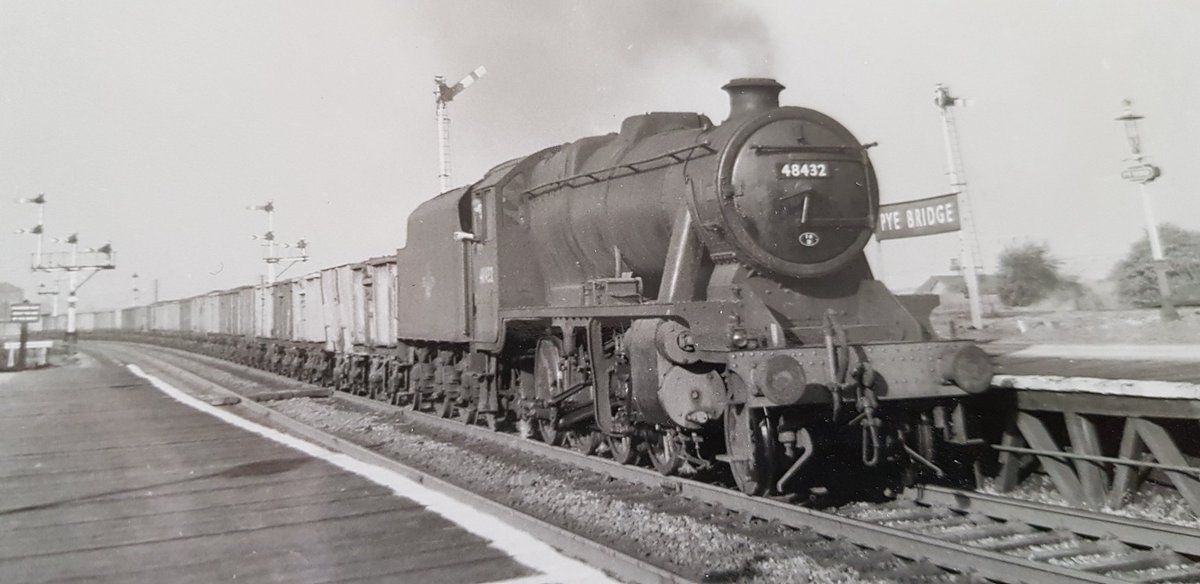Trainaddick's tweet photo. @MuBuMiner @midrlybutterley Yes I seem to remember this as well. 

Photo attached is how I remember Pye Bridge.

Best wishes,

Paul https://t.co/lQoKrSg63y