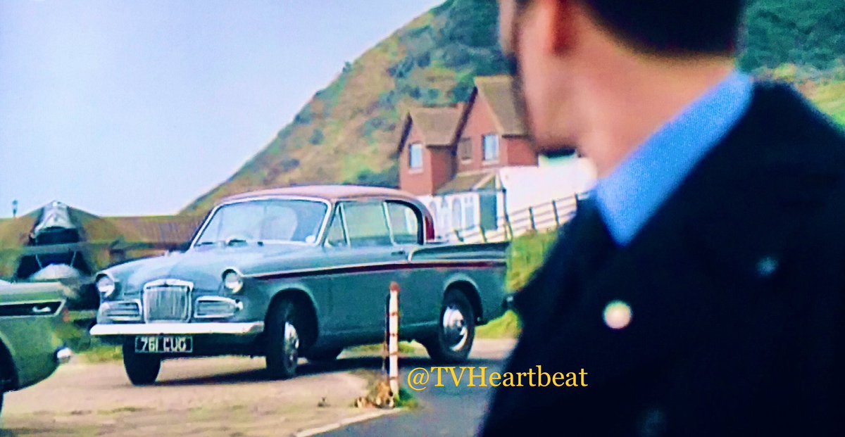 TvHeartbeat's tweet image. For #FrontEndFriday; as it’s her first week in #Aidensfield, here’s Dr Merrick’s lovely #SunbeamRapier. This would be a nice car to trace…❤️