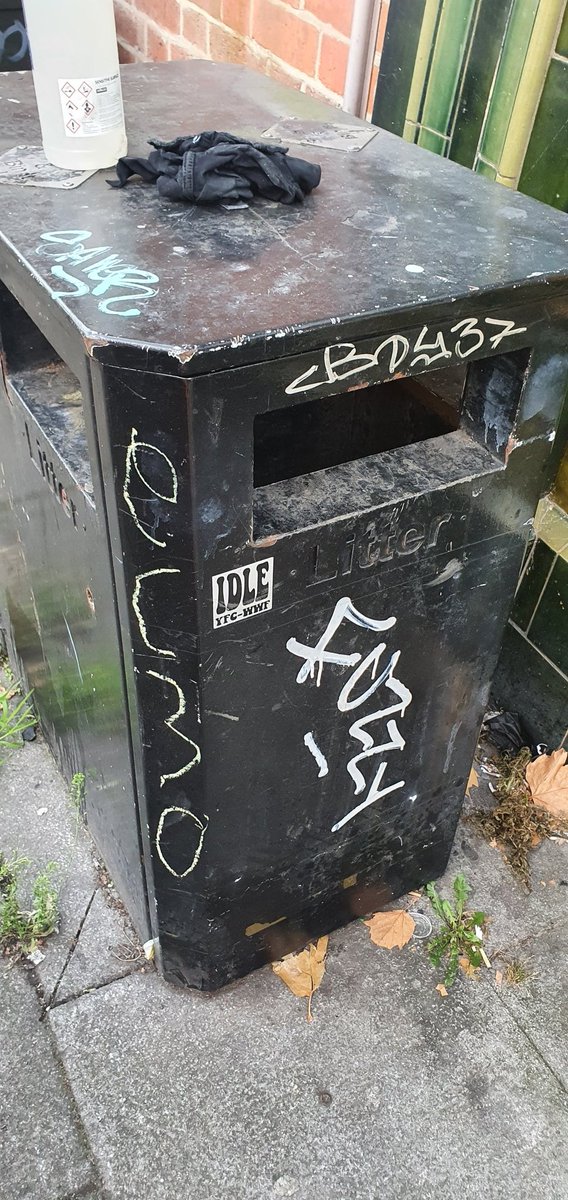 RadArboPubRealm's tweet photo. Made a start removing graffiti from bins and street furniture in our ward today.  @chidiegenti @RealmPublic @KielMitchell2 @Cleangreennottm https://t.co/NM2s3aB1yd