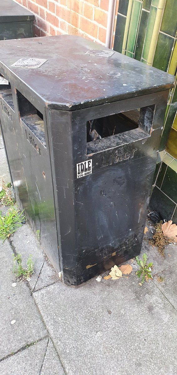 Made a start removing graffiti from bins and street furniture in our ward today.  @chidiegenti <a href="/RealmPublic/">Green Space & Natural Environment</a> <a href="/KielMitchell2/">Kiel Mitchell</a> <a href="/Cleangreennottm/">Clean Green Nottingham</a>