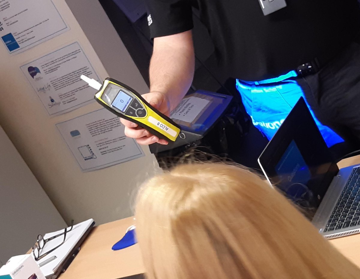 PSOSRoads's tweet photo. PC Shillington from #GlasgowRP visited Action for Children to provide road safety advice to new and young drivers. He explained how Police test for impairment at the roadside and the use of speed detection equipment.
@employability_s
@RoadSafetyScot
#newdriverscheme
#fatal5 https://t.co/xbftECNwll