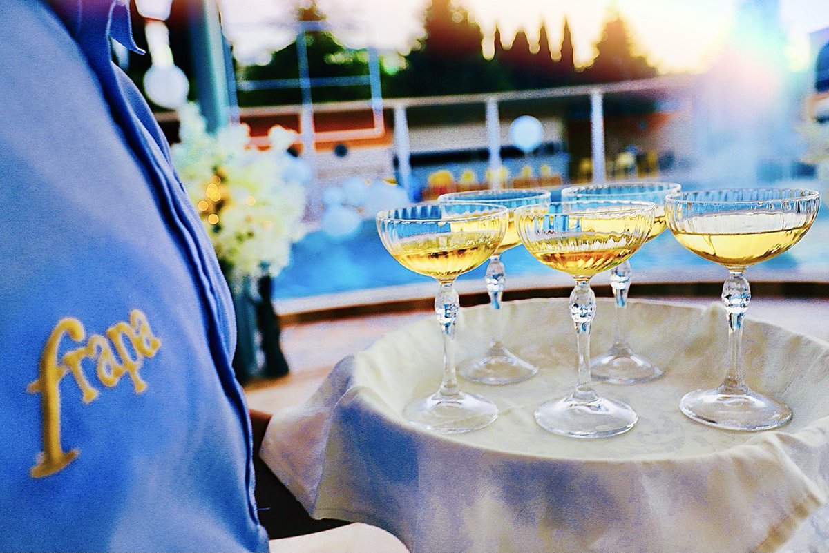 [WEDDING IN FRAPA]

🎉Start your wedding sparkling!
🥰🥂