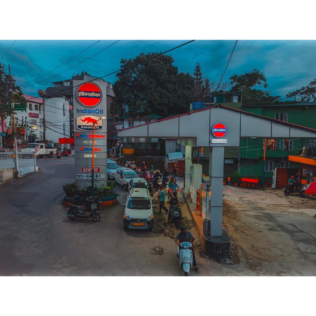 mizoraminsta's tweet photo. Streets of Aizawl
Location 1: Mizofed petrol pump
Location 2: Hospital Road/ Dawrpui phei
.
.
Picture credit πΈ : __.muanpuyaa.__
#mizoraminsta #northeastindia #mizoram #strretsofaizawl #dawrpui #mizofed #petrolpump #india #streetphotography https://t.co/93iE6gme03