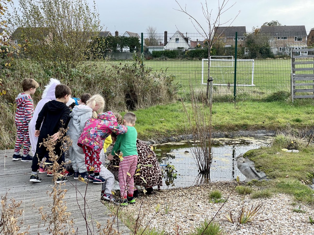 It might be ⁦<a href="/ChiIdreninNeed/">ChildrenInNeed</a>⁩ onesie day but that’s not stopped ⁦<a href="/AvonwoodYear1/">Avonwood Primary School Year 1 Team</a>⁩ for going on their Science bug hunt at our pond! #InspiringWonder