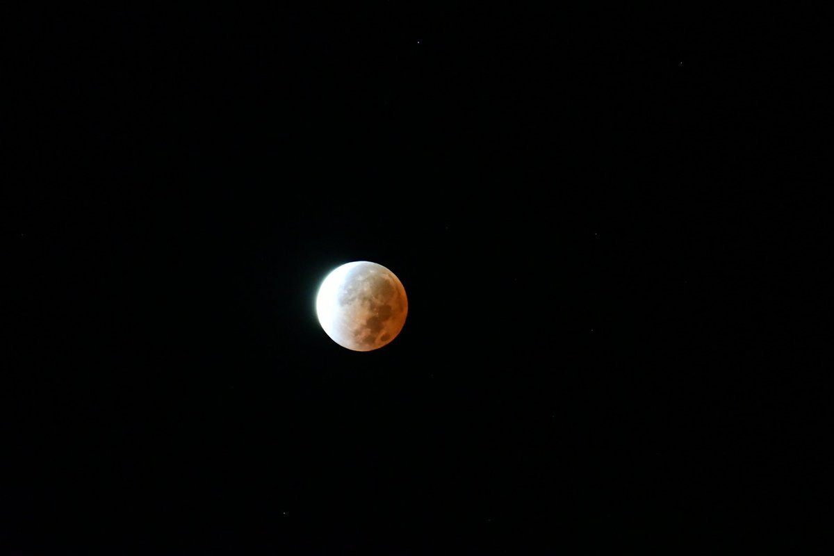 KyaniteKing's tweet photo. #LunarEclipse2021 https://t.co/mxmj7MsWY9