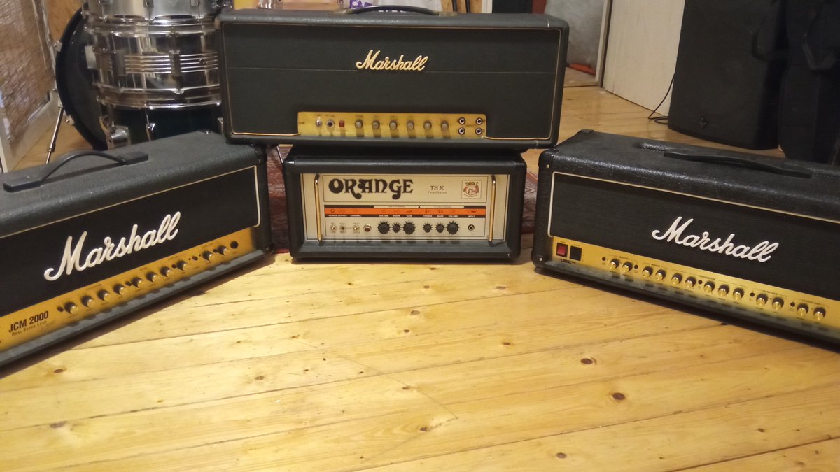 PodroomStudio's tweet photo. Sound palette for today! #marshall #orange #recording #guitars https://t.co/2vXrBbbsma
