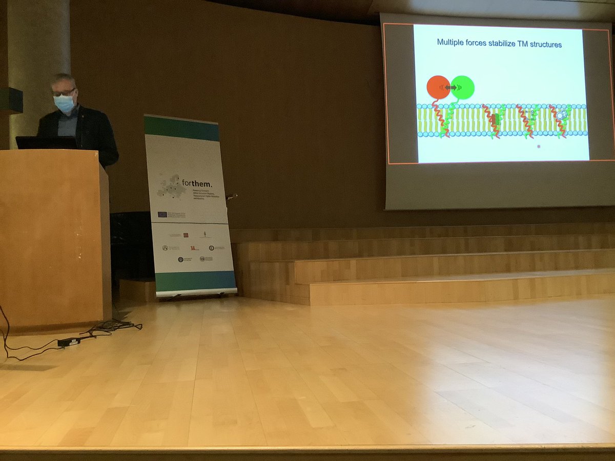 IsmaelMingarro's tweet image. Second talk by @DSchneiderLab about the biophysical principles of transmembrane signaling #CellularSignaling @FORTHEMAlliance #WinterSchool @UV_EG @BiologiquesUV