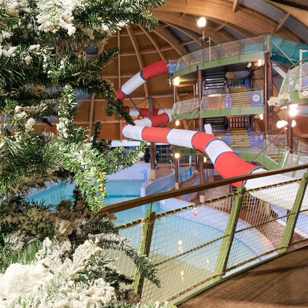 BluestoneWales's tweet photo. Are you ready to zoom down the candy cane flume this Christmas?❤️🤍🎄
#MyBluestoneBreak https://t.co/wzPsvDiz2s