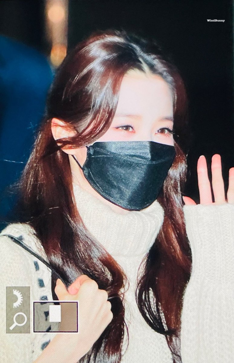 windWonYoung's tweet photo. 211119 원영 뮤직뱅크 퇴근 

고생했엉💕💕

#IVE #아이브
#WONYOUNG #원영 #장원영
#장원영 #ウォニョン https://t.co/kMxwpPAKBW