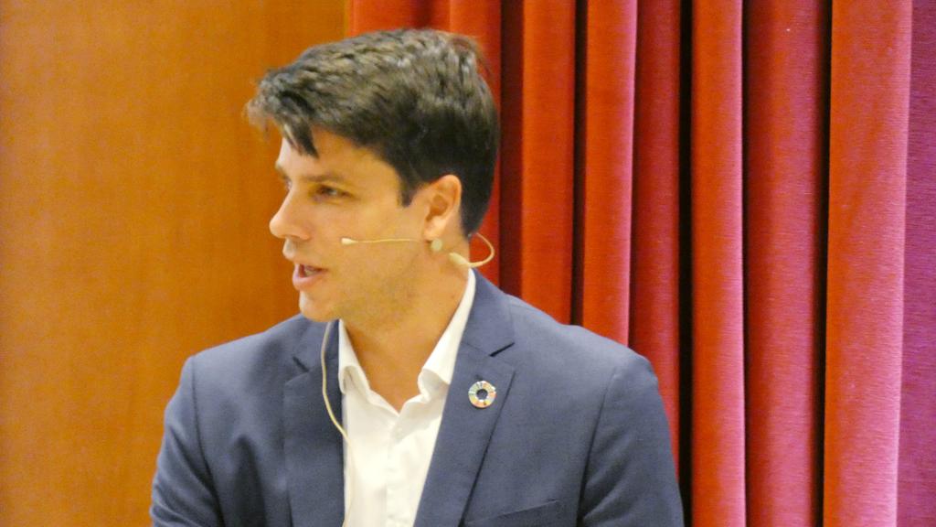 Mesa redonda – La visión circular de las grandes empresas. Sergio Atarés (<a href="/GrupoTervalis/">Grupo Térvalis</a>), Eduardo Rojo
(<a href="/GrupoFinsa/">Finsa</a>), Virginia Ocio (<a href="/Endesa/">endesa</a>). Modera Fermín Serrano (<a href="/ferminserrano/">Fermín Serrano Sanz</a>) Comisionado Agenda 2030 del <a href="/GobAragon/">Gobierno de Aragón</a>.
#EconomíaCircular #FP
<a href="/educaciongob/">Ministerio de Educación, FP y Deportes</a> <a href="/ComisionEuropea/">Comisión Europea en España</a>