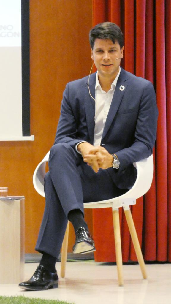 Mesa redonda – La visión circular de las grandes empresas. Sergio Atarés (<a href="/GrupoTervalis/">Grupo Térvalis</a>), Eduardo Rojo
(<a href="/GrupoFinsa/">Finsa</a>), Virginia Ocio (<a href="/Endesa/">endesa</a>). Modera Fermín Serrano (<a href="/ferminserrano/">Fermín Serrano Sanz</a>) Comisionado Agenda 2030 del <a href="/GobAragon/">Gobierno de Aragón</a>.
#EconomíaCircular #FP
<a href="/educaciongob/">Ministerio de Educación, FP y Deportes</a> <a href="/ComisionEuropea/">Comisión Europea en España</a>